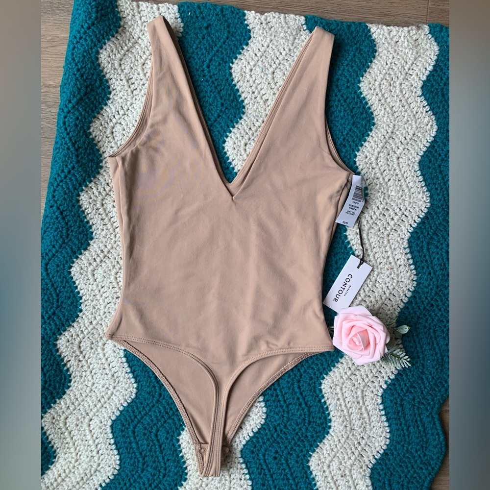 Babaton Contour V-Neck Bodysuit in Soft Tan - Picture 10 of 13